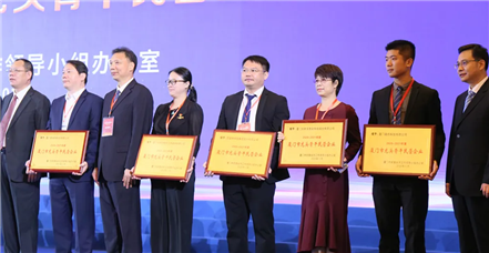喜讯丨澳门新葡萄新京威尼斯987集团荣获厦门市2020-2021年度龙头骨干民营企业 