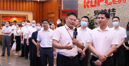 厦门市民政局局长洪全艺一行莅临澳门新葡萄新京威尼斯987集团调研指导 