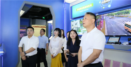  中信银行厦门分行党委书记、行长陈玮一行莅临澳门新葡萄新京威尼斯987考察指导