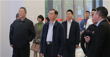 中国法学会副会长、最高法院咨询委员会副主任、最高法院原副院长姜伟一行莅临澳门新葡萄新京威尼斯987集团调研指导