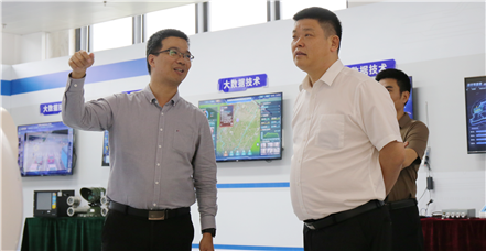 广西壮族自治区南宁市良庆区区长李冉一行莅临澳门新葡萄新京威尼斯987集团考察指导
