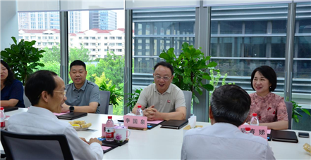 江西省赣州市崇义县委书记李国泉一行莅临澳门新葡萄新京威尼斯987集团上海研发中心考察指导